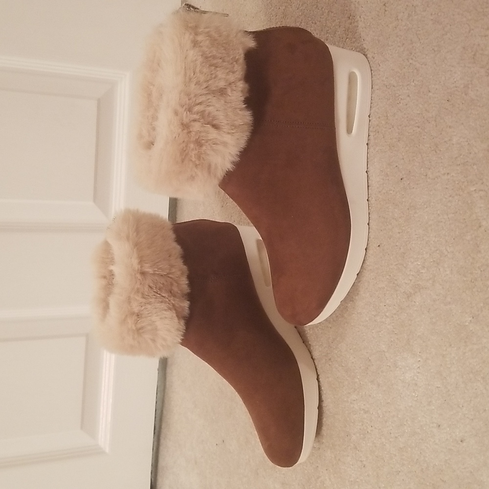 DKNY Abri Faux Suede Wedge Boots Zipper and Faux Fur size 8